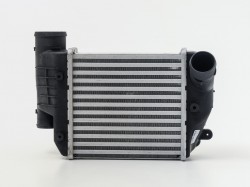 AD A6 04->08 radiators interkūlera 2.7TDi/3.0TDi 205X200X65 labais