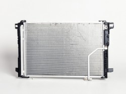 MB C W204 07->11 radiators KOND 645X435X16 ar iebūvētu sausinātāju 1.6/1.8/2.5/3.0/3.5/2.1D/3.0D SRLine